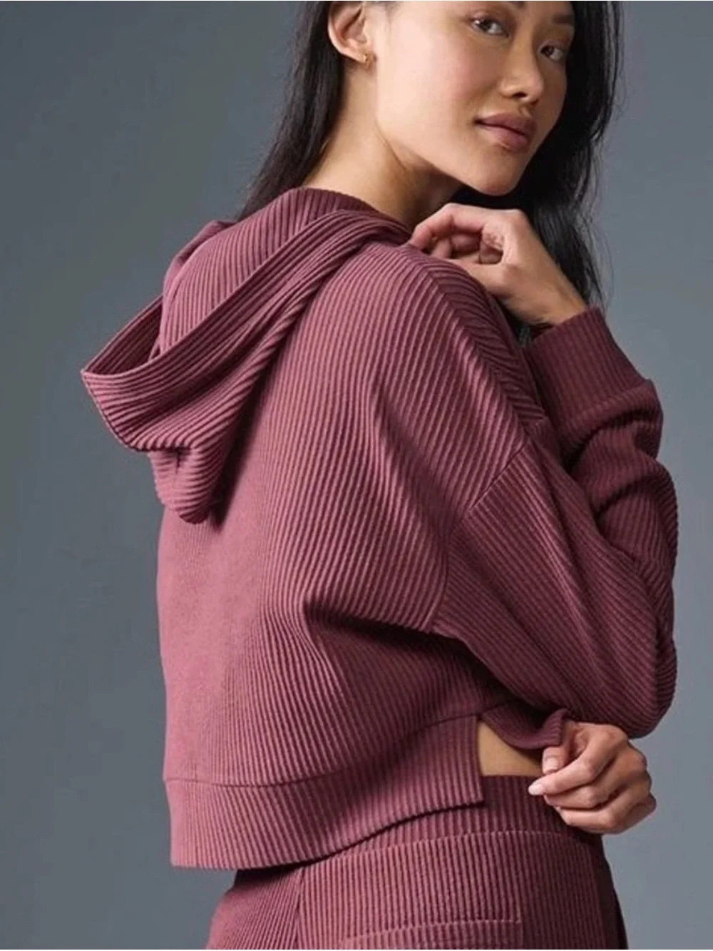 ALO Yoga Ribbed Cropped Hoodie in Mauve Rose